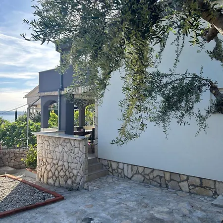 Apartment Sea Olive Maslenica